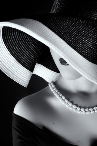 La femme au chapeau - Wall Art - By Ruslan Bolgov (Axe)- Gallery Art Company