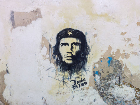 Che Guevara´s image painted on a wall in Old Havana in Cuba - Wall Art - By Assaf Frank- Gallery Art Company